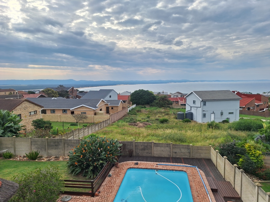 3 Bedroom Property for Sale in Wavecrest Eastern Cape